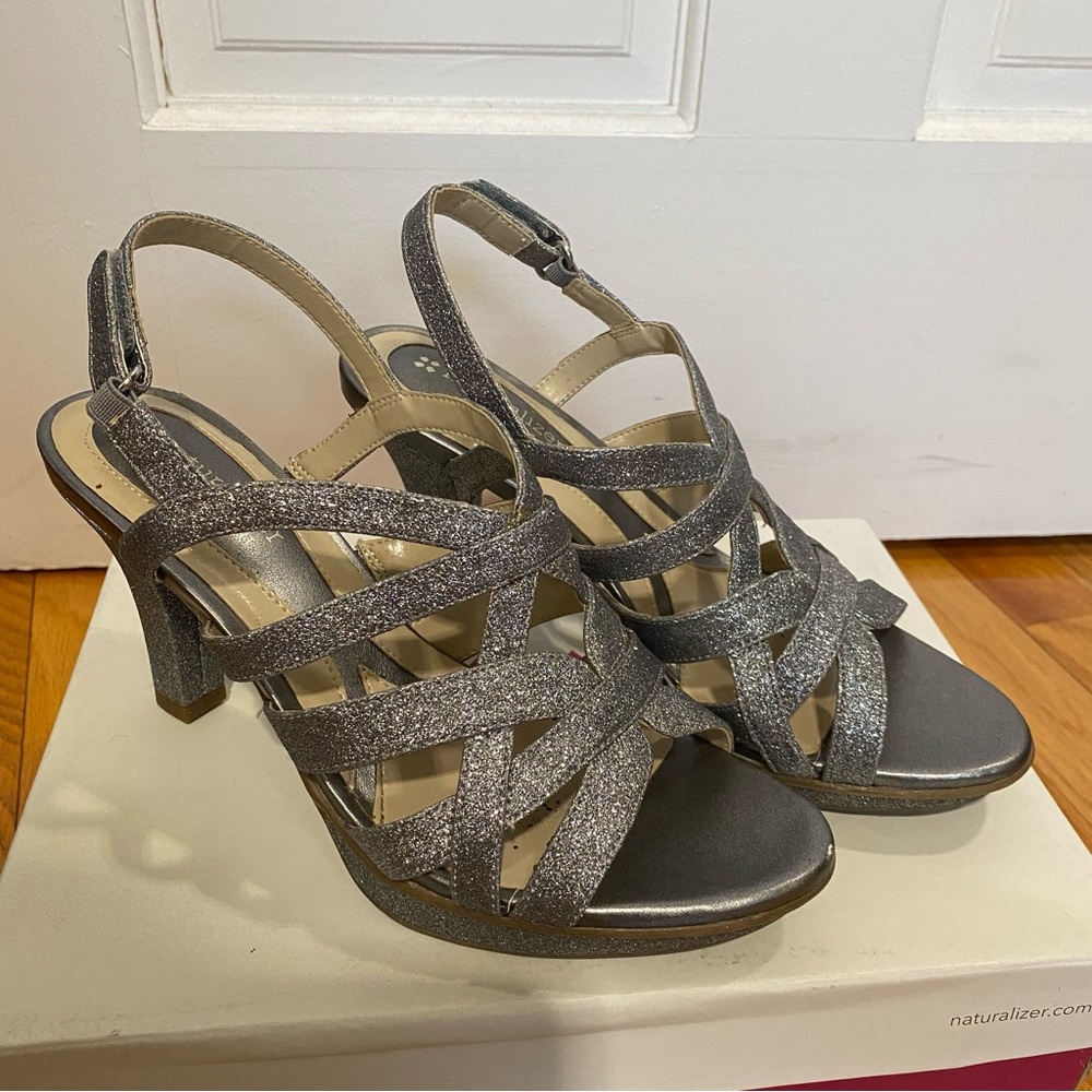 Naturalizer silver glitter heels, size 6.5
